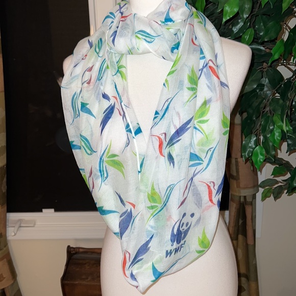 World Wildlife Fund (WWF) Continuous Loop Scarf Hummingbird Pattern - Picture 1 of 12